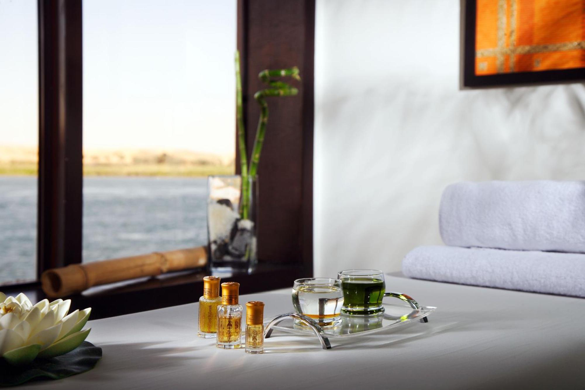 Moevenpick Royal Lotus Nile Cruise, Every Monday Four Nights From Luxor, Every Friday Three Nights From Aswan - Including Excursions & Sightseeing Esterno foto